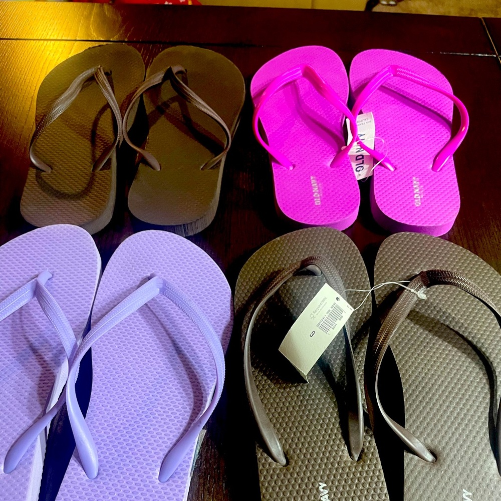 LOT- Old navy flip flops